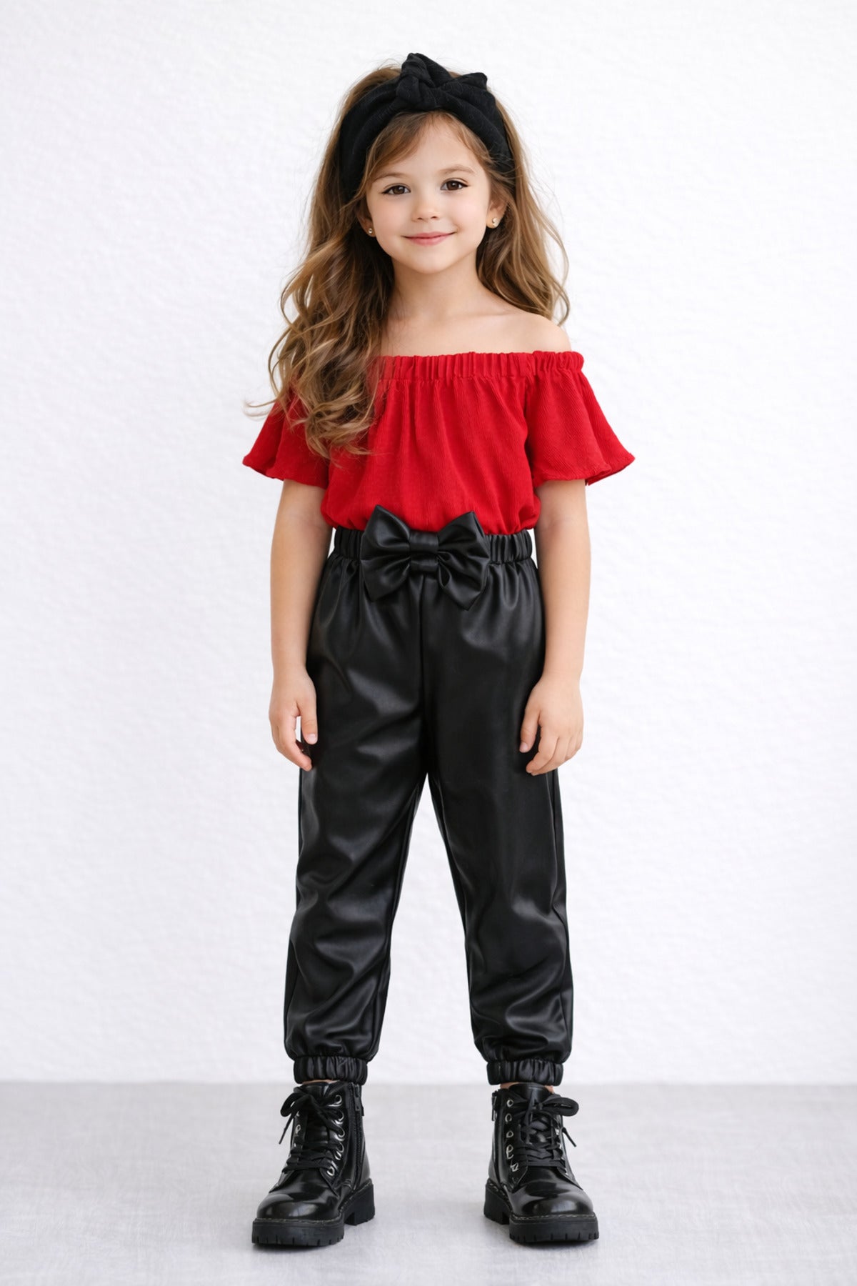 Kız Çocuk Likralı Deri Fiyonk Detaylı Pantolon Kırmızı Straplez Crop Bluz Ve Saç Bandı Takımı.