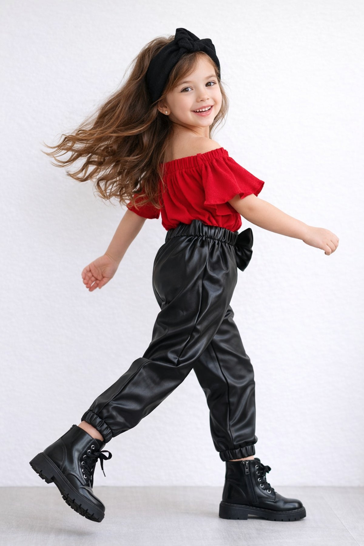 Kız Çocuk Likralı Deri Fiyonk Detaylı Pantolon Kırmızı Straplez Crop Bluz Ve Saç Bandı Takımı.