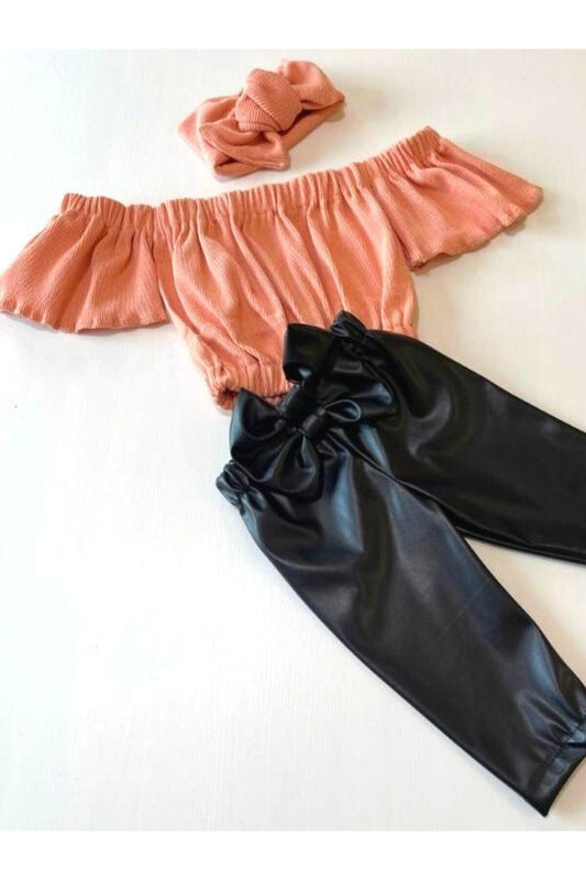 Çocuk, Likralı Deri Fiyonk Detaylı Pantolon, Somon Rengi Straplez Crop Bluz Ve Saç Bandı Takımı.