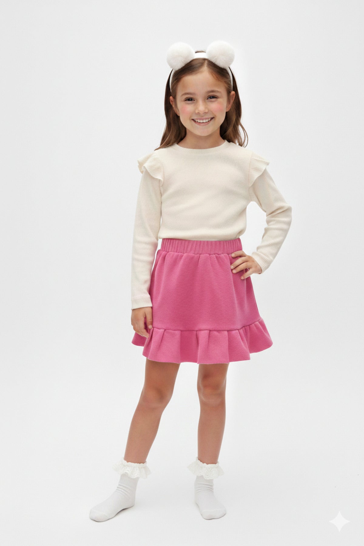 Kız Çocuk Krem Uzun Kollu Fırfırlı Badi Kırmızı Etek Kırmızı Dantelli Çorap ve Bandana Takımı