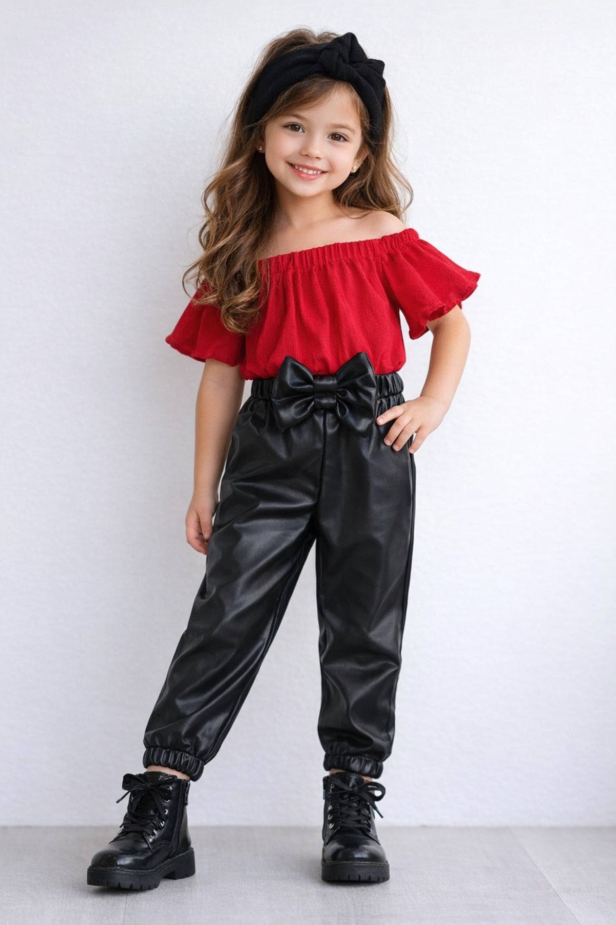 Kız Çocuk Likralı Deri Fiyonk Detaylı Pantolon Kırmızı Straplez Crop Bluz Ve Saç Bandı Takımı.