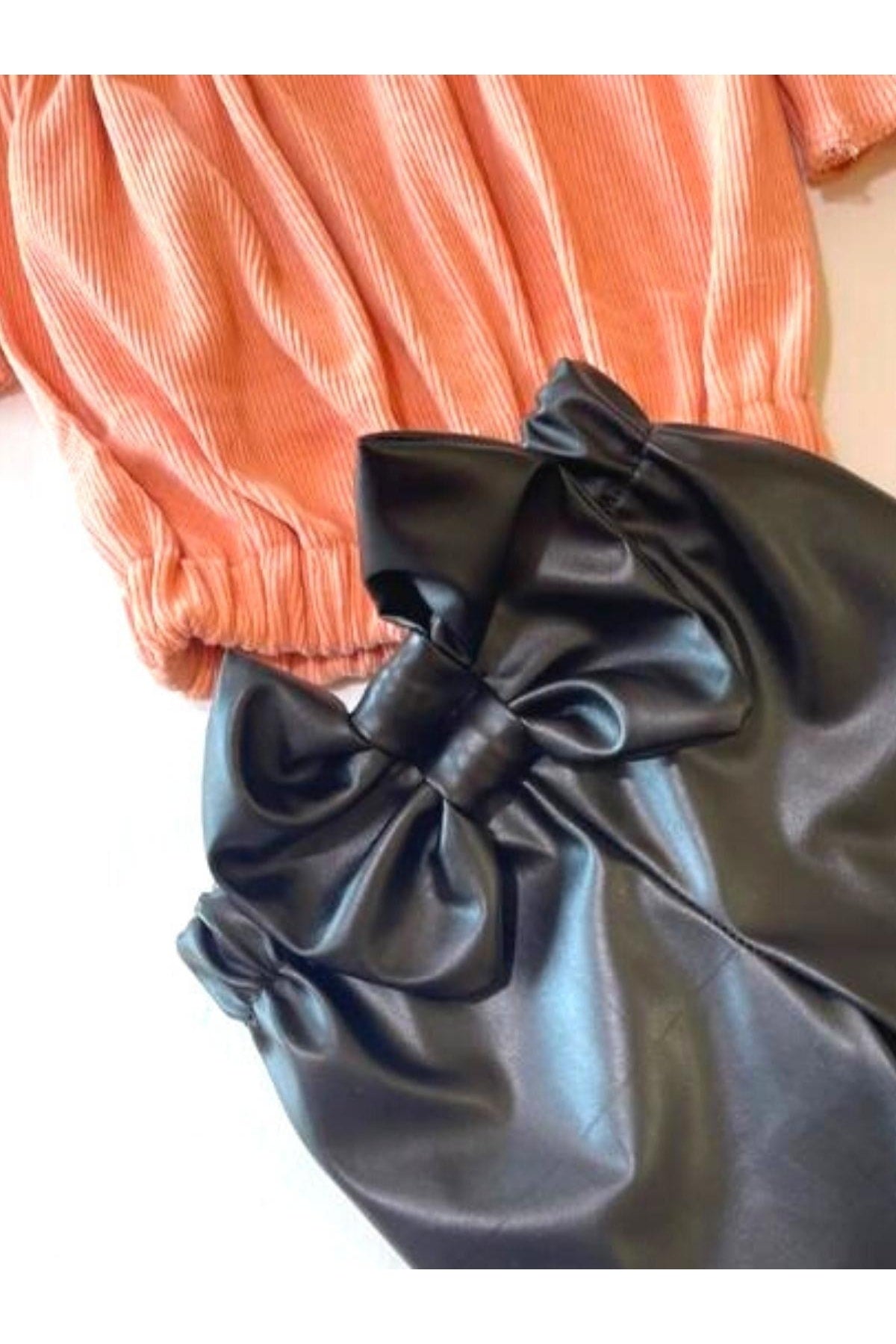Çocuk, Likralı Deri Fiyonk Detaylı Pantolon, Somon Rengi Straplez Crop Bluz Ve Saç Bandı Takımı.